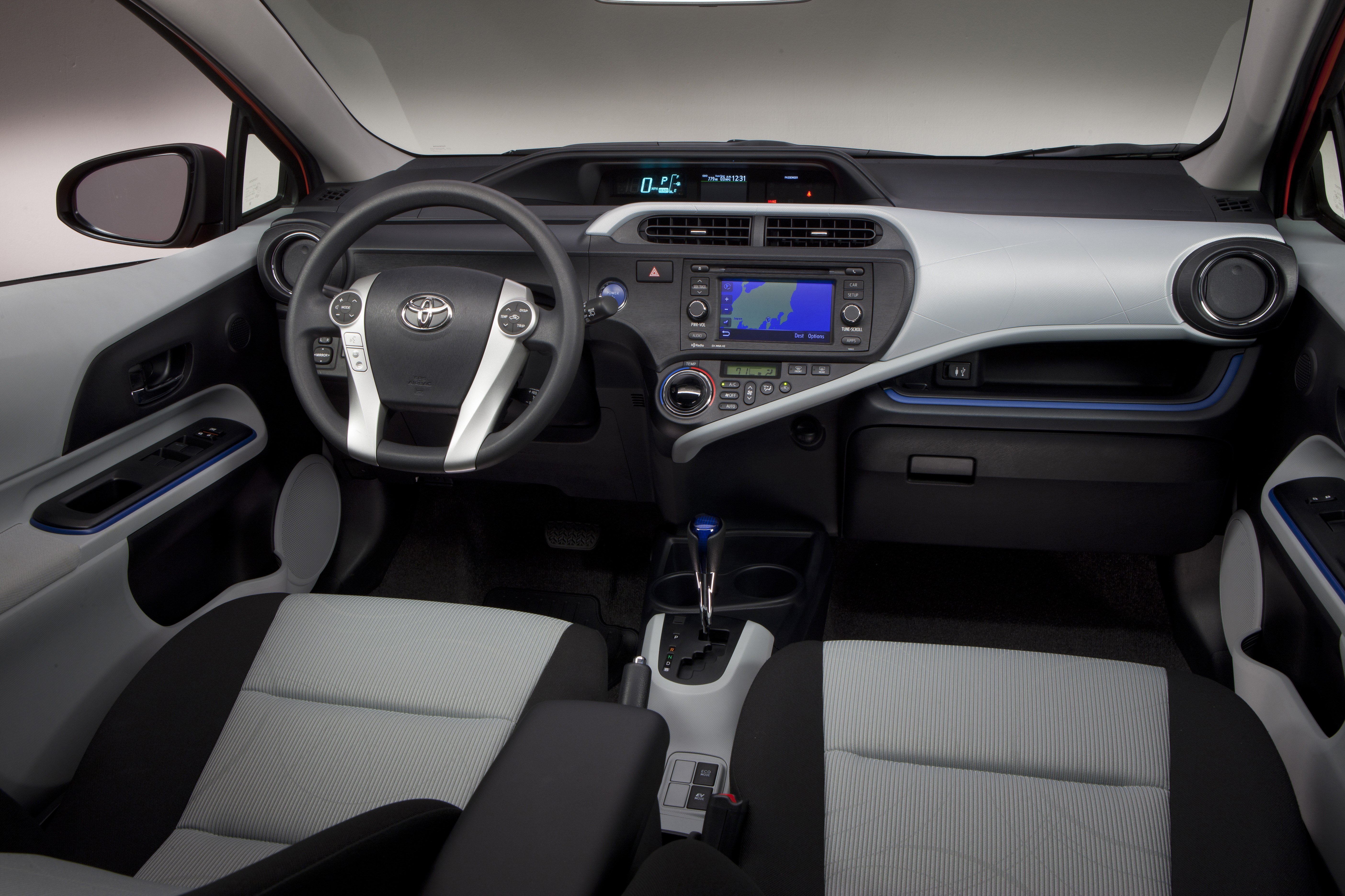 Toyota Prius 2012 года