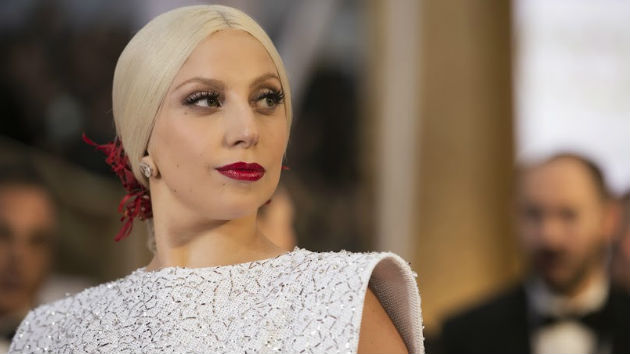 M_LadyGagaOscarsRedCarpet2015Face_022315