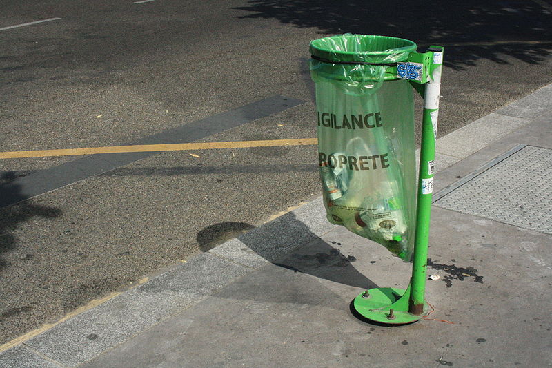 paris trashcan