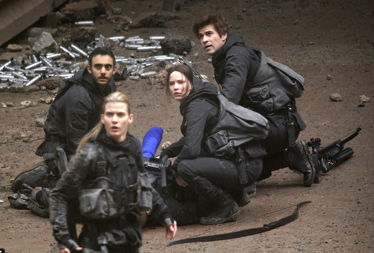 Major Spoilers on the &apos;Mockingjay&apos; Set Near Paris - Photos & ...