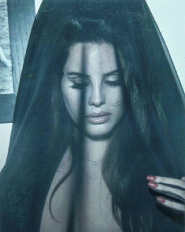 Lana_Del_Rey_Salvatore.jpg?token=0bIu9Vb