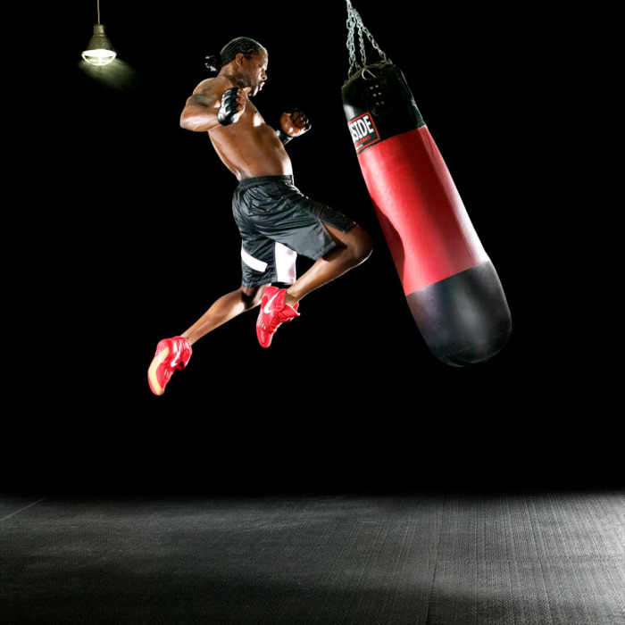 Fighter training. Кикбоксинг. Кикбоксинг мотивация. Бокс тренировка. Эстетика тренировки боксу.